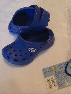 iPLAY Aqua Sandals Blue Size 6 Back Strap Tread NWT Water Shoes Beach